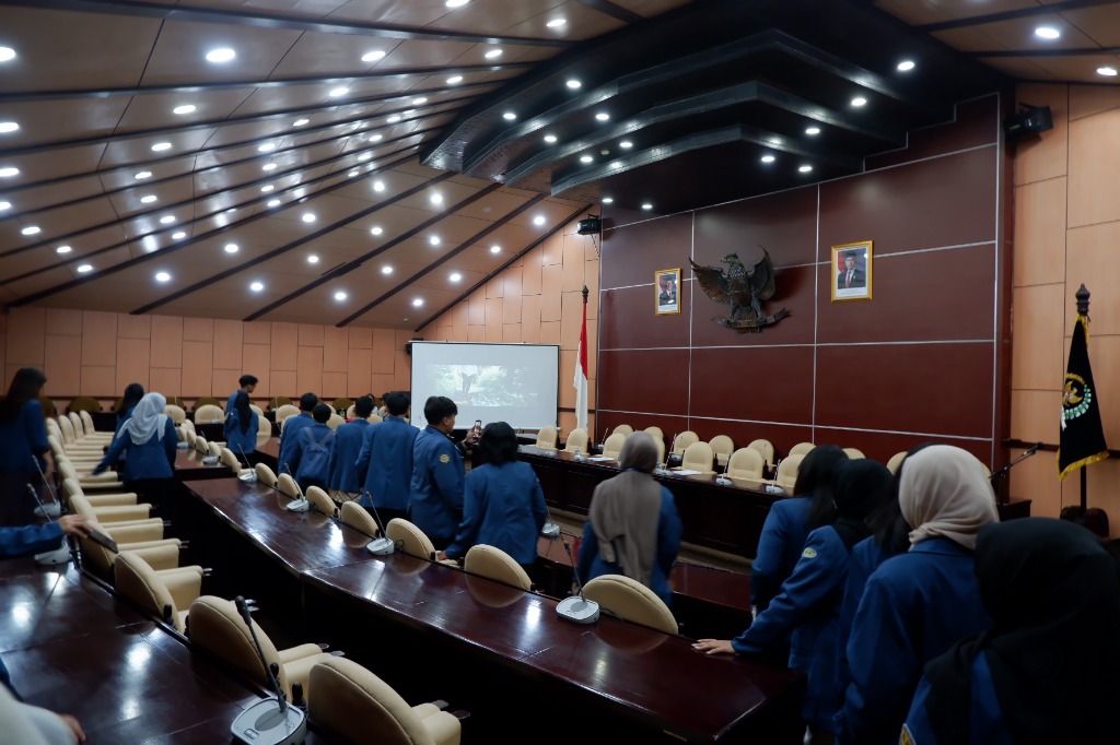Suasana Ruang Sidang Parlemen Badan Legislatif Mahasiswa FEB UNAIR